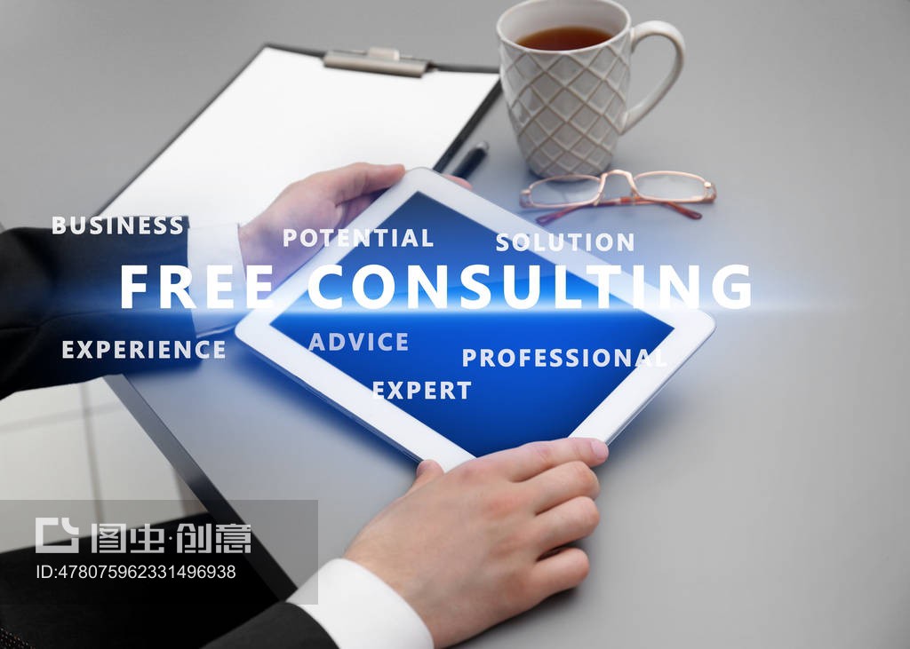 辦公室用平板電腦工作的人。咨詢服務(wù)理念Man working with tablet in office. Consulting service concept